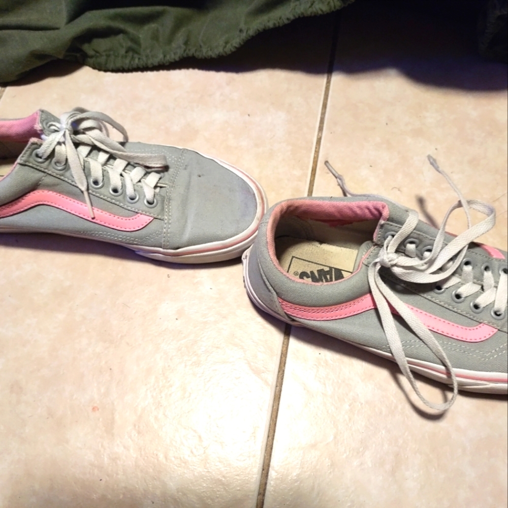 gray and pink vans